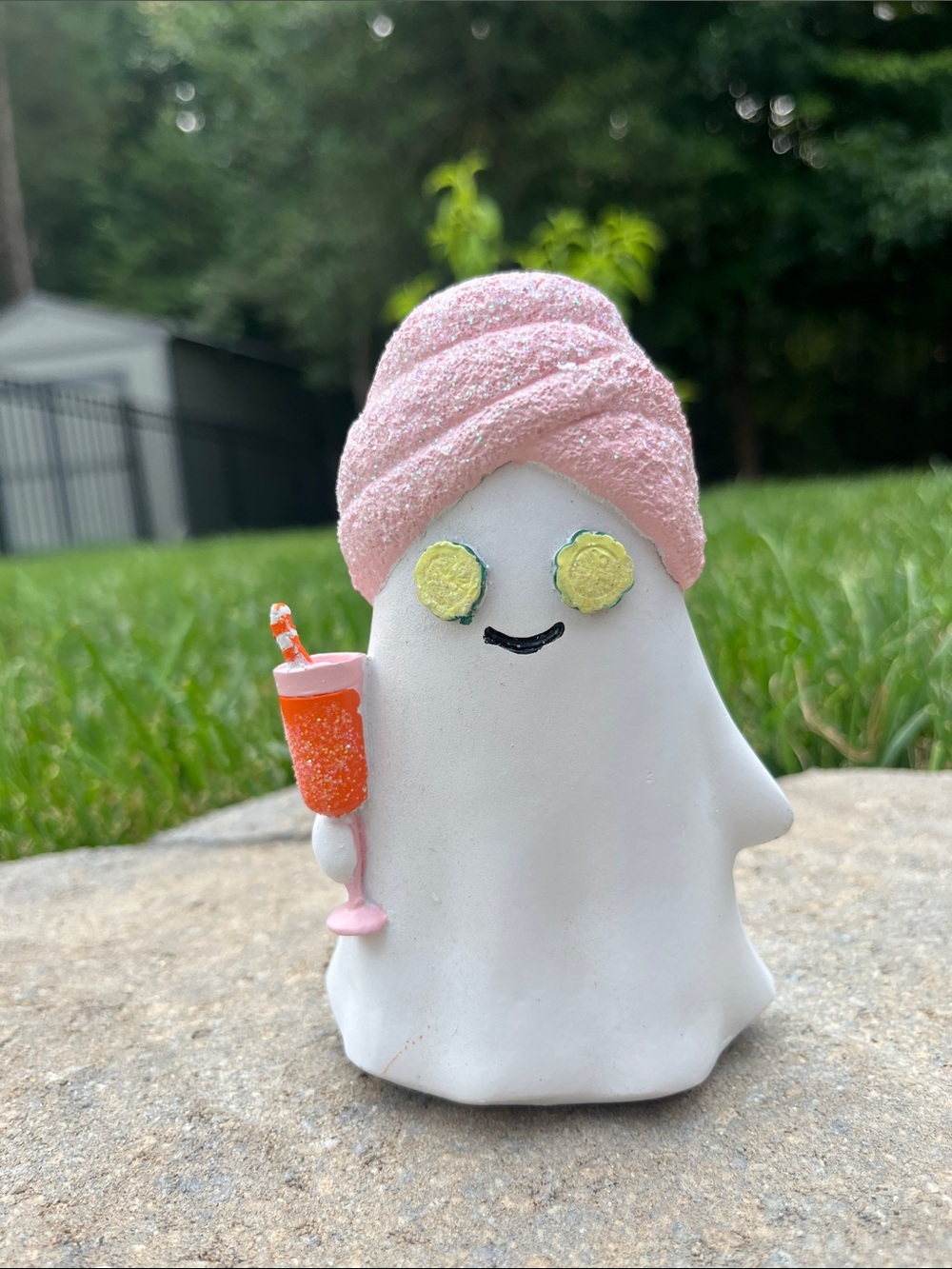 Relaxing Spa Ghost Bath Bomb - Pink Towel, White Body